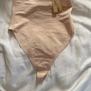 NWT SKIMS Sheer Sculpt Highwaisted Thong